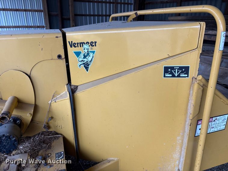 image for item FK1078 1999 Vermeer BC1000 wood chipper