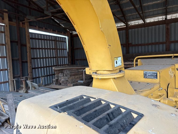 image for item FK1078 1999 Vermeer BC1000 wood chipper