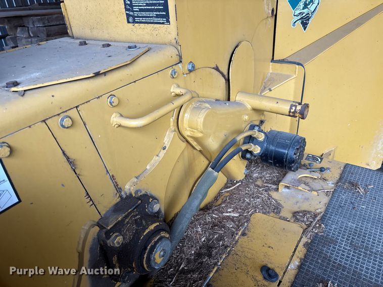 image for item FK1078 1999 Vermeer BC1000 wood chipper