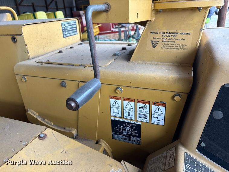 image for item FK1078 1999 Vermeer BC1000 wood chipper
