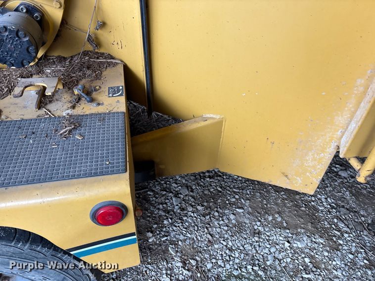 image for item FK1078 1999 Vermeer BC1000 wood chipper