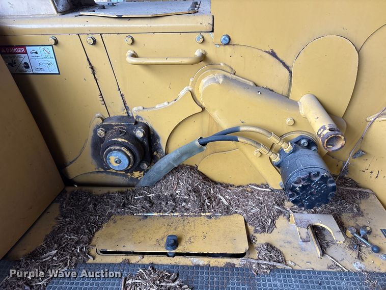 image for item FK1078 1999 Vermeer BC1000 wood chipper