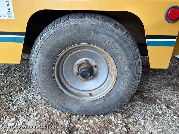 image for item FK1078 1999 Vermeer BC1000 wood chipper