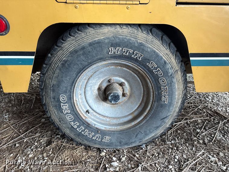 image for item FK1078 1999 Vermeer BC1000 wood chipper