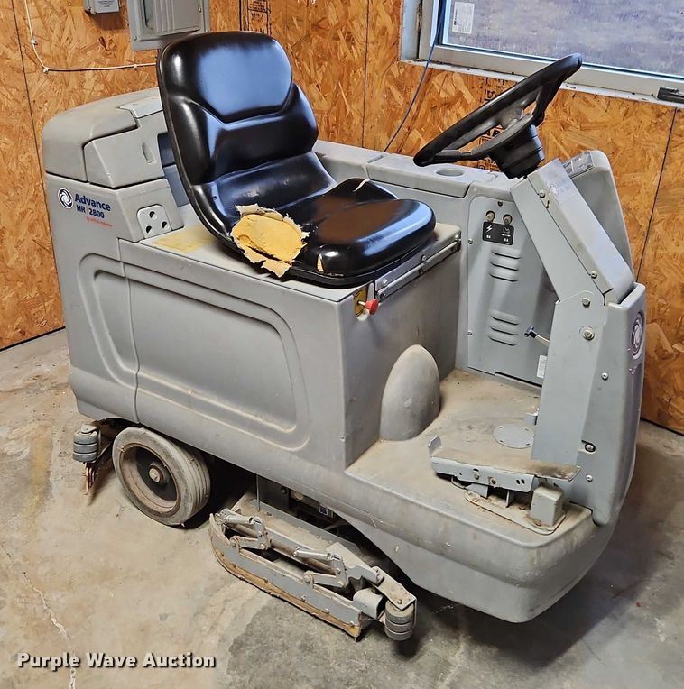 image for item FN5514 Advance HR 2800 floor scrubber
