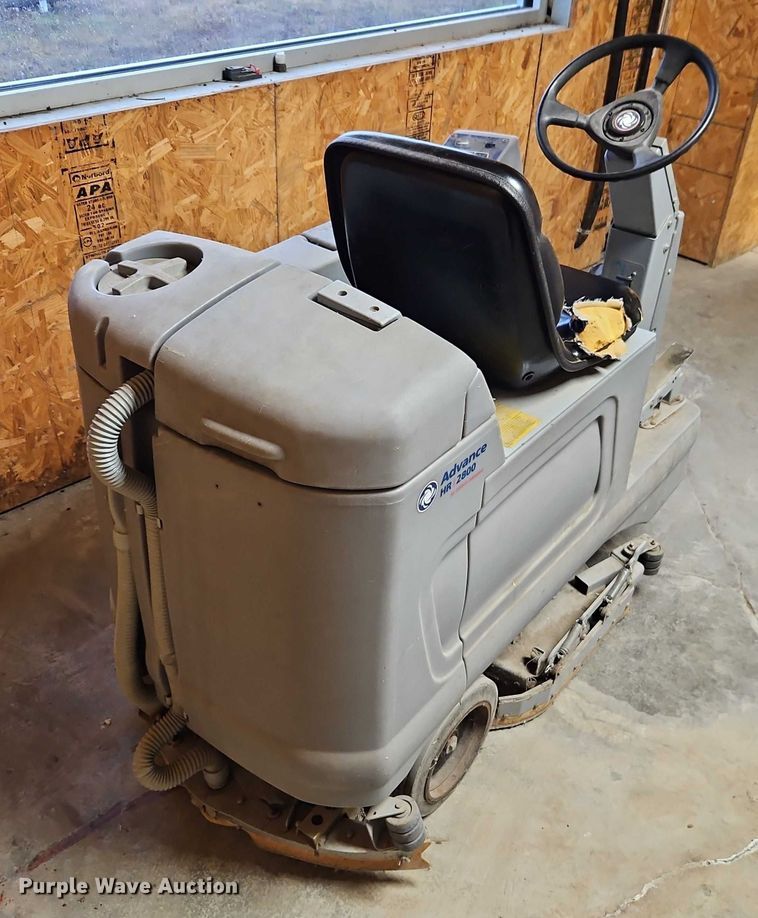 image for item FN5514 Advance HR 2800 floor scrubber