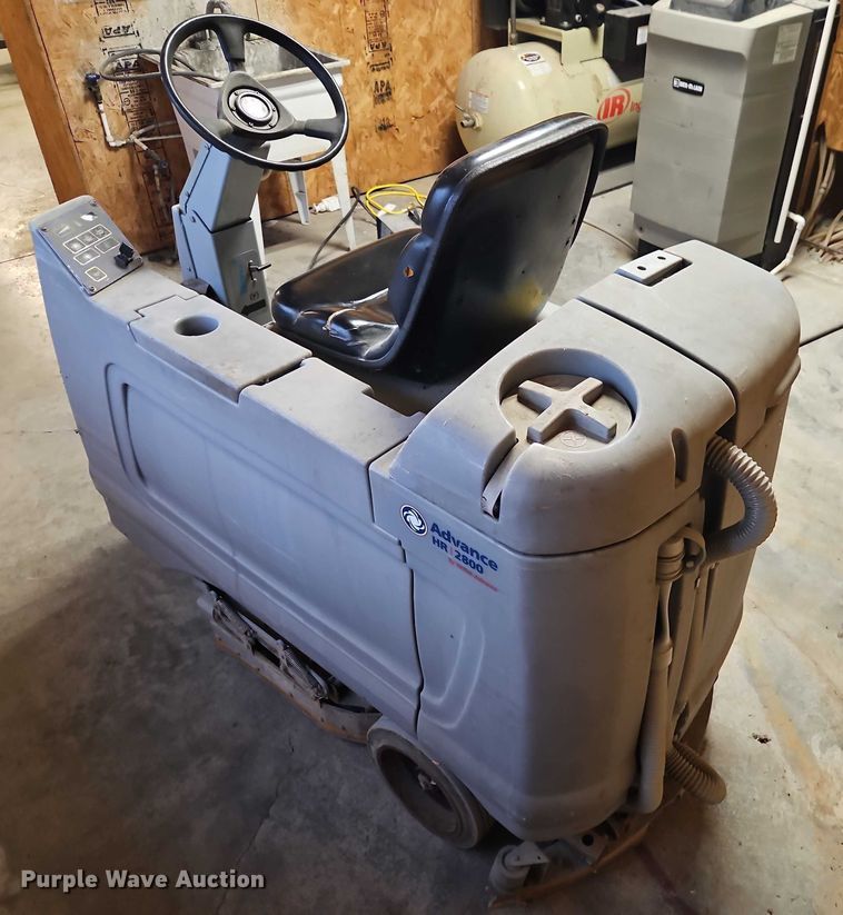 image for item FN5514 Advance HR 2800 floor scrubber