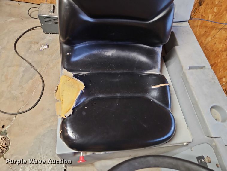 image for item FN5514 Advance HR 2800 floor scrubber