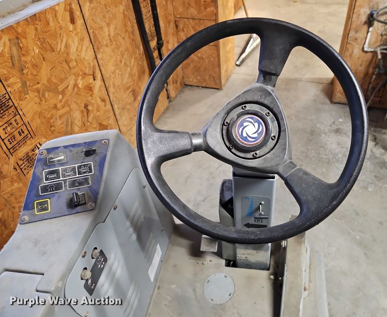 image for item FN5514 Advance HR 2800 floor scrubber