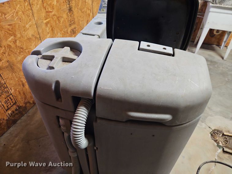 image for item FN5514 Advance HR 2800 floor scrubber