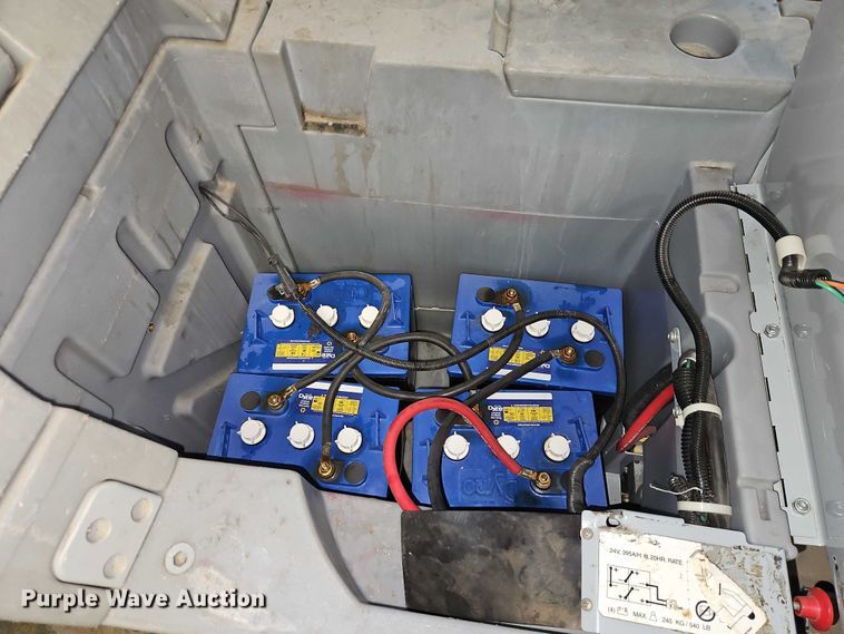 image for item FN5514 Advance HR 2800 floor scrubber