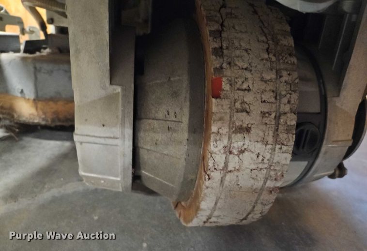 image for item FN5514 Advance HR 2800 floor scrubber