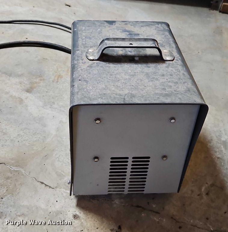 image for item FN5514 Advance HR 2800 floor scrubber