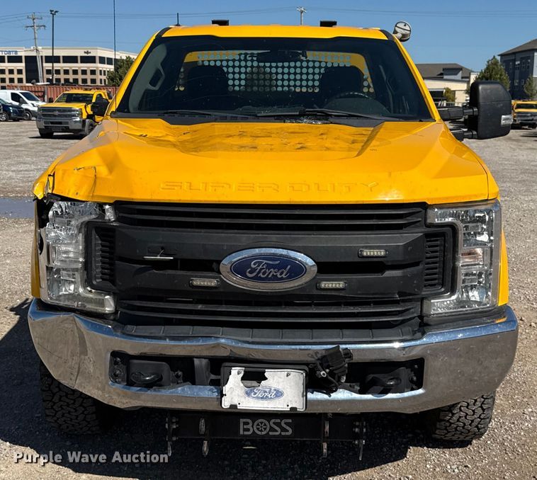 image for item GH9353 2019 Ford F350 Super Duty XL utility bed pickup truck