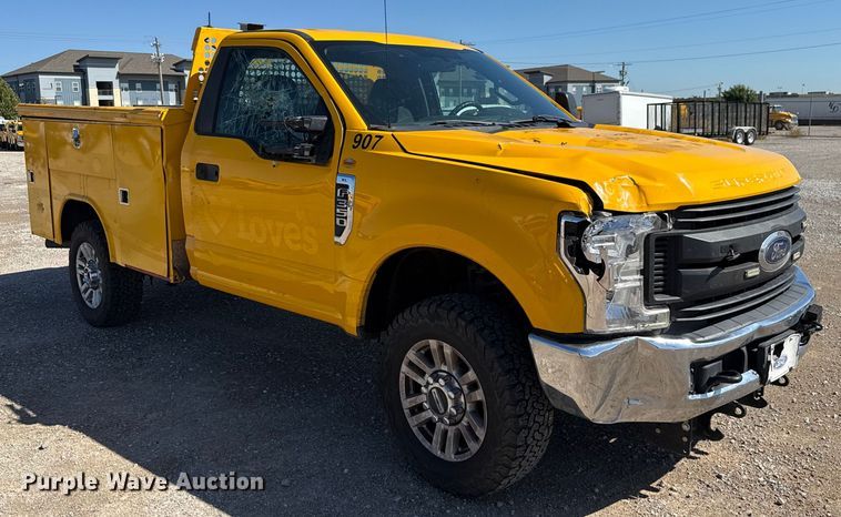 image for item GH9353 2019 Ford F350 Super Duty XL utility bed pickup truck