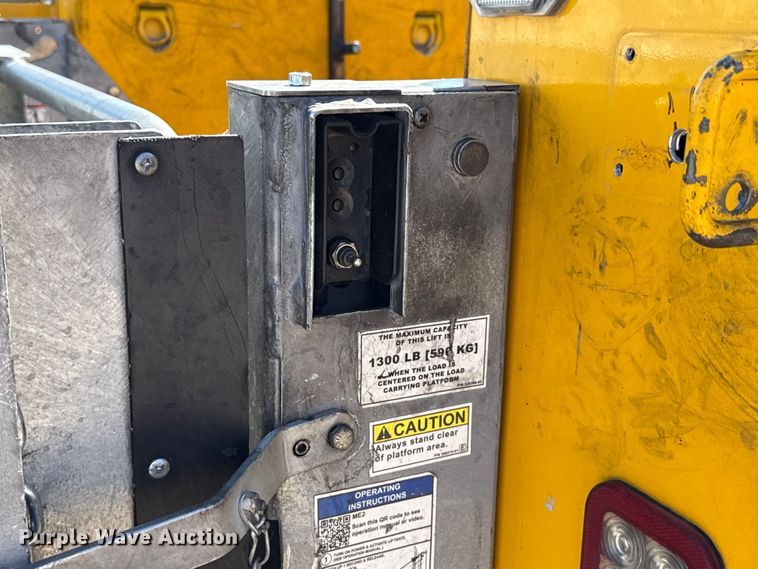 image for item GH9353 2019 Ford F350 Super Duty XL utility bed pickup truck