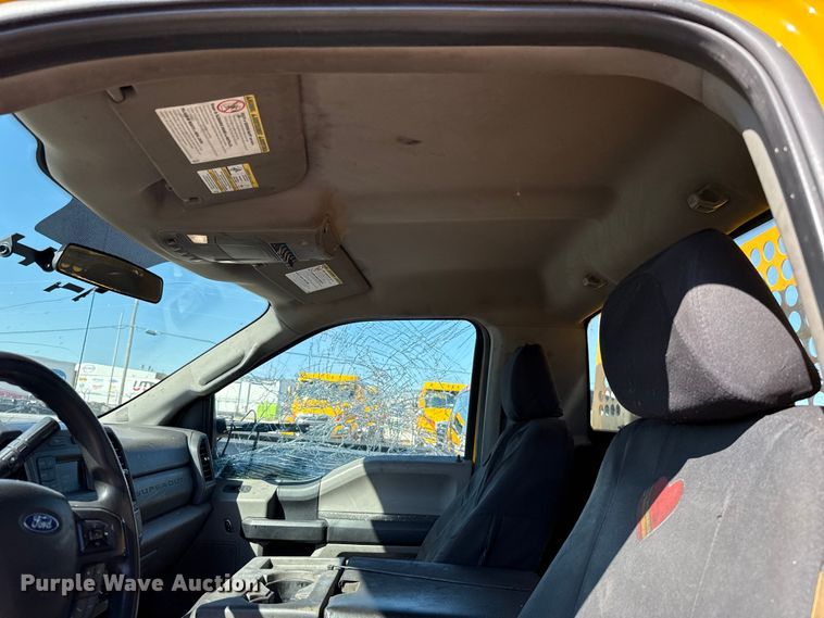 image for item GH9353 2019 Ford F350 Super Duty XL utility bed pickup truck