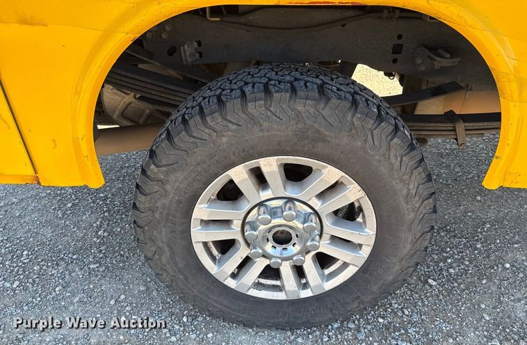 image for item GH9353 2019 Ford F350 Super Duty XL utility bed pickup truck