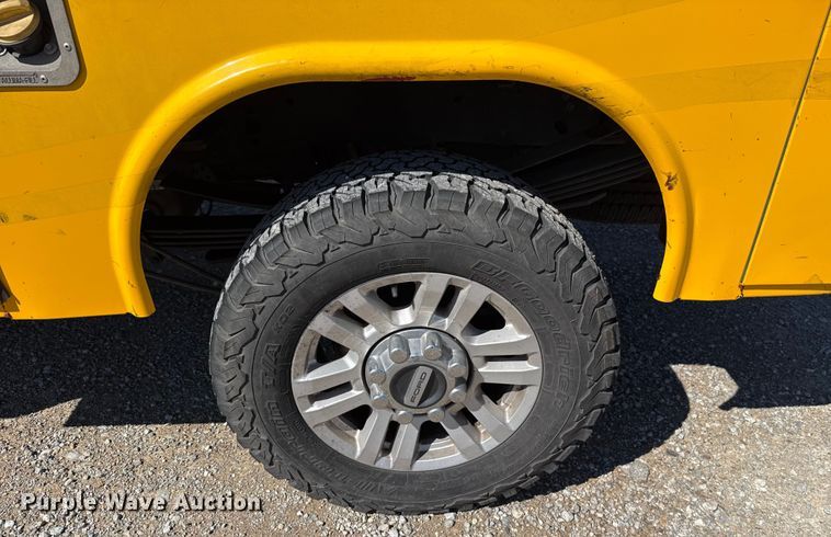 image for item GH9353 2019 Ford F350 Super Duty XL utility bed pickup truck