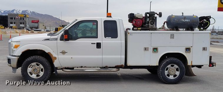 image for item IH9402 2012 Ford F250 Super Duty XLT utility bed pickup truck