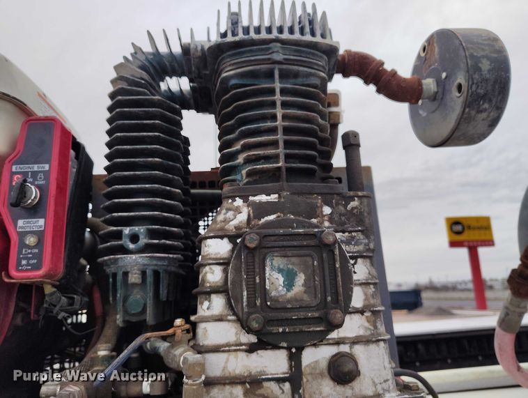 image for item IH9402 2012 Ford F250 Super Duty XLT utility bed pickup truck