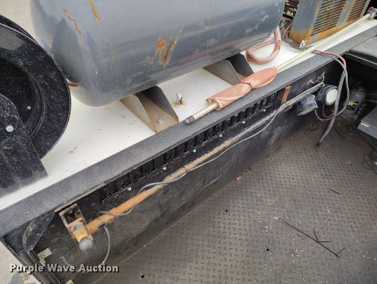 image for item IH9402 2012 Ford F250 Super Duty XLT utility bed pickup truck