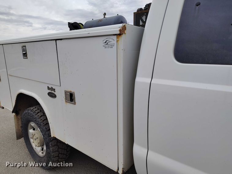 image for item IH9402 2012 Ford F250 Super Duty XLT utility bed pickup truck