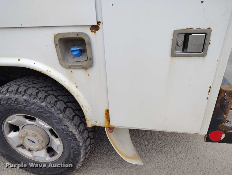 image for item IH9402 2012 Ford F250 Super Duty XLT utility bed pickup truck