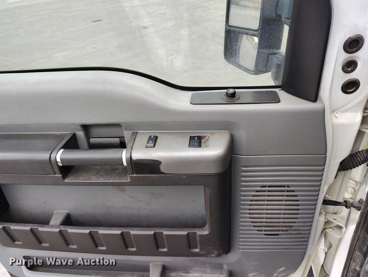 image for item IH9402 2012 Ford F250 Super Duty XLT utility bed pickup truck