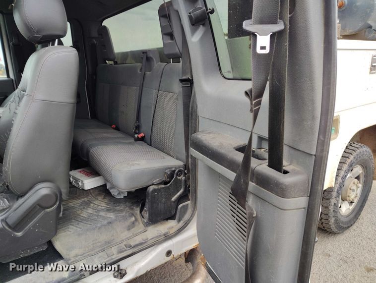 image for item IH9402 2012 Ford F250 Super Duty XLT utility bed pickup truck