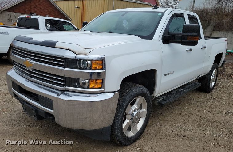 image for item NO9867 2017 Chevrolet Silverado 2500HD Crew Cab pickup truck