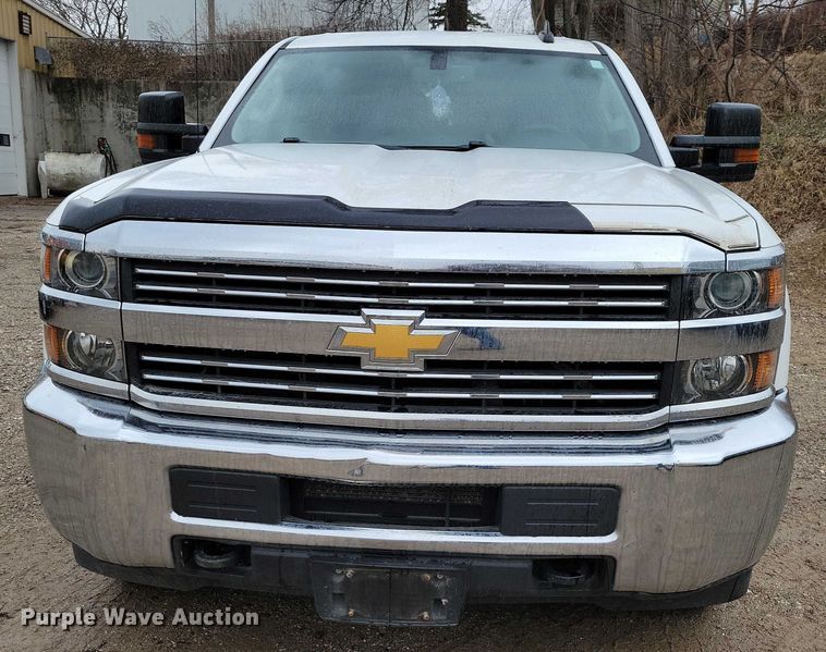 image for item NO9867 2017 Chevrolet Silverado 2500HD Crew Cab pickup truck