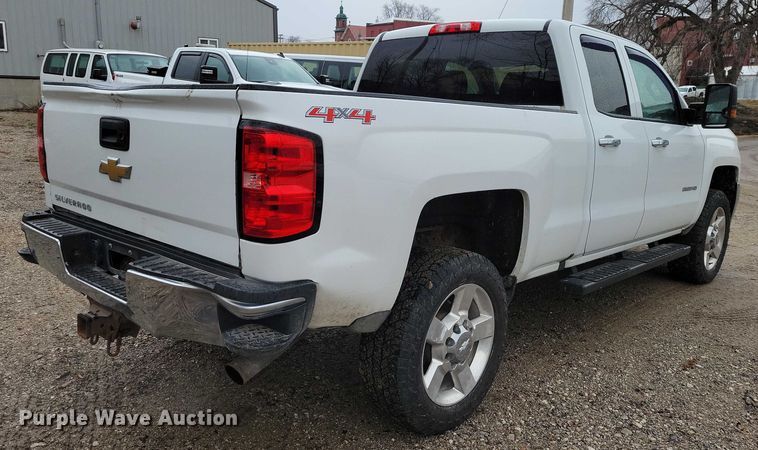 image for item NO9867 2017 Chevrolet Silverado 2500HD Crew Cab pickup truck