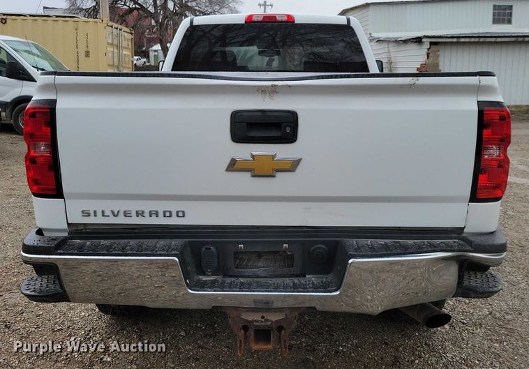 image for item NO9867 2017 Chevrolet Silverado 2500HD Crew Cab pickup truck