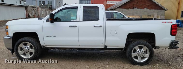 image for item NO9867 2017 Chevrolet Silverado 2500HD Crew Cab pickup truck