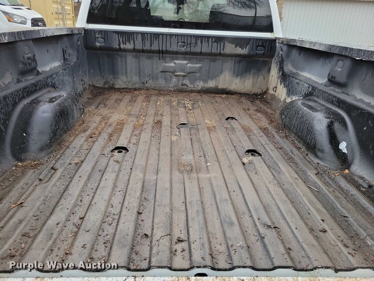 image for item NO9867 2017 Chevrolet Silverado 2500HD Crew Cab pickup truck