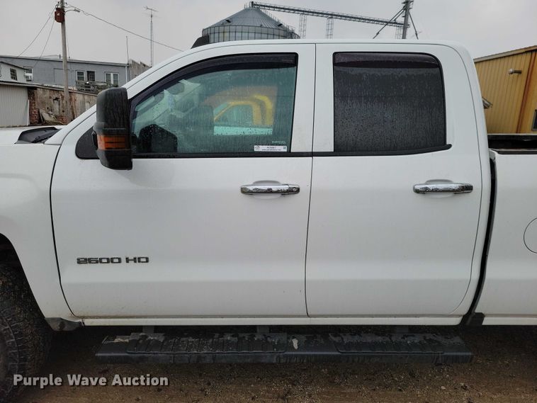 image for item NO9867 2017 Chevrolet Silverado 2500HD Crew Cab pickup truck