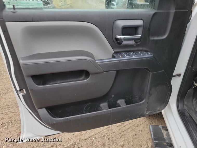 image for item NO9867 2017 Chevrolet Silverado 2500HD Crew Cab pickup truck