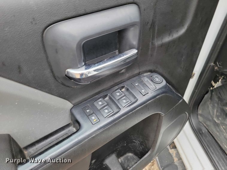 image for item NO9867 2017 Chevrolet Silverado 2500HD Crew Cab pickup truck