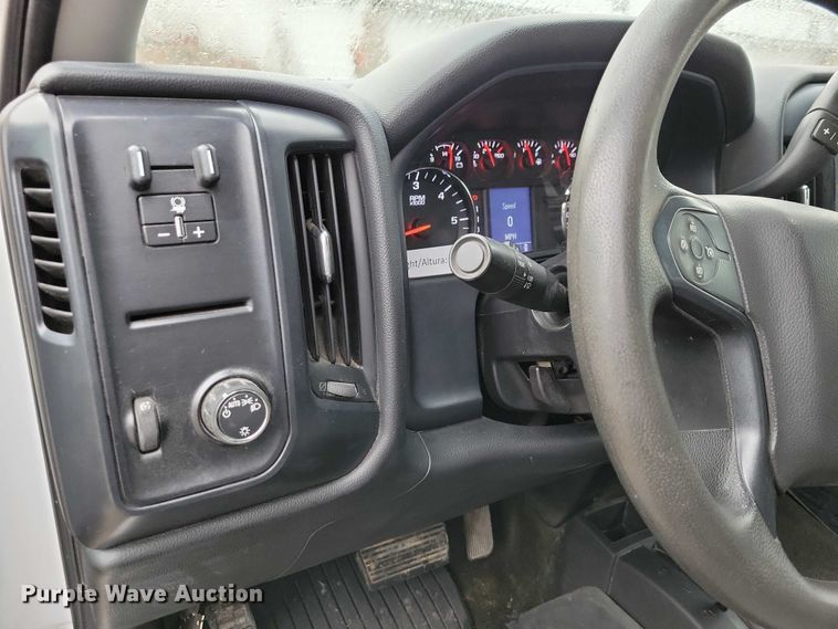 image for item NO9867 2017 Chevrolet Silverado 2500HD Crew Cab pickup truck