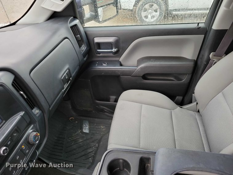 image for item NO9867 2017 Chevrolet Silverado 2500HD Crew Cab pickup truck