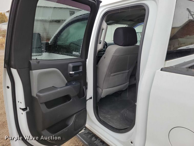 image for item NO9867 2017 Chevrolet Silverado 2500HD Crew Cab pickup truck