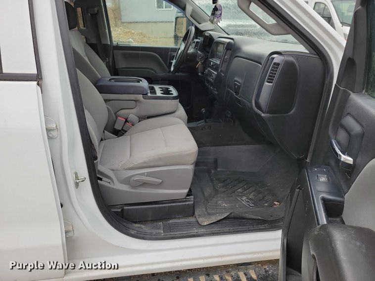 image for item NO9867 2017 Chevrolet Silverado 2500HD Crew Cab pickup truck