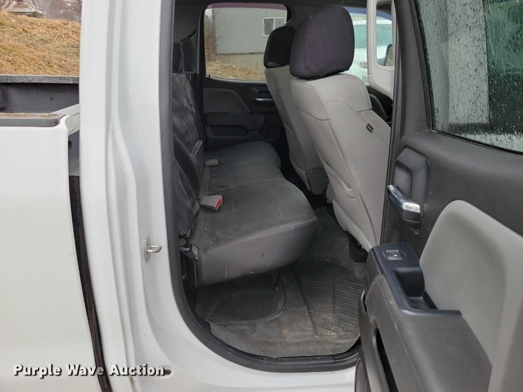 image for item NO9867 2017 Chevrolet Silverado 2500HD Crew Cab pickup truck