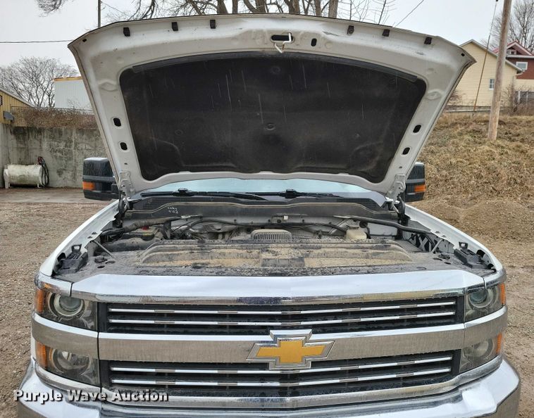 image for item NO9867 2017 Chevrolet Silverado 2500HD Crew Cab pickup truck