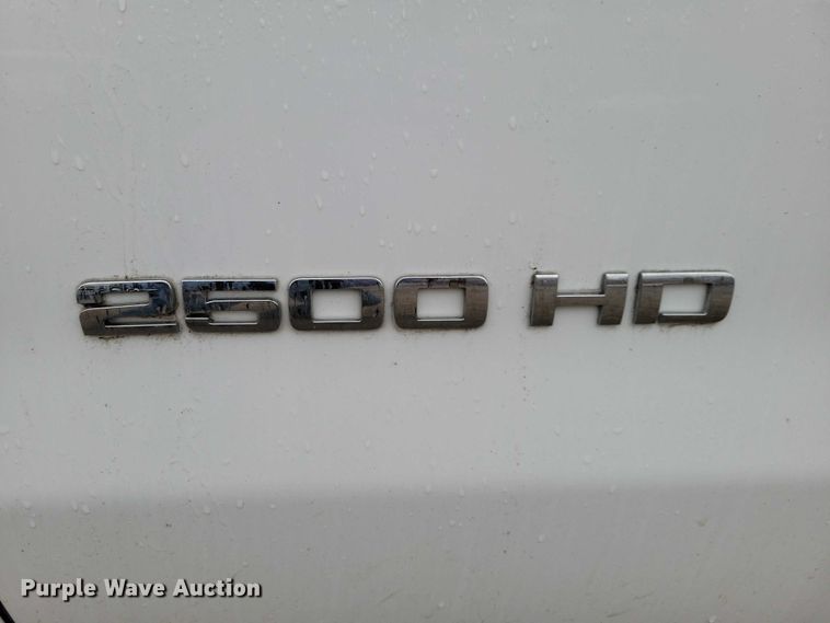 image for item NO9867 2017 Chevrolet Silverado 2500HD Crew Cab pickup truck