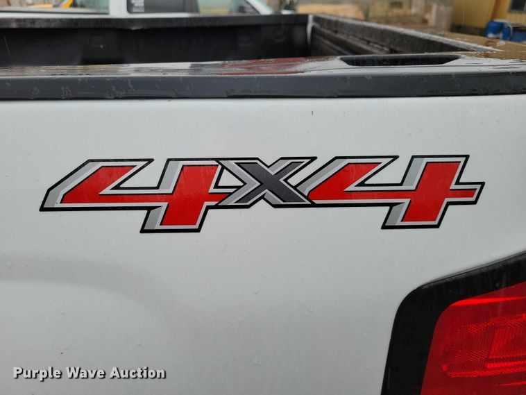 image for item NO9867 2017 Chevrolet Silverado 2500HD Crew Cab pickup truck