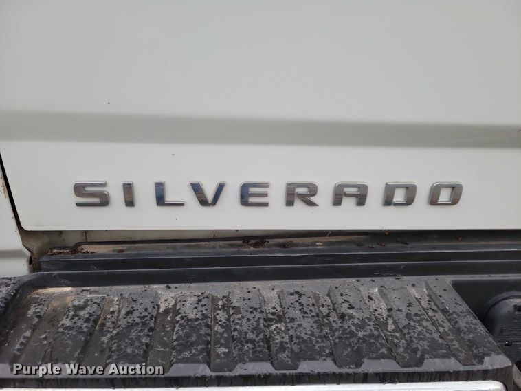 image for item NO9867 2017 Chevrolet Silverado 2500HD Crew Cab pickup truck