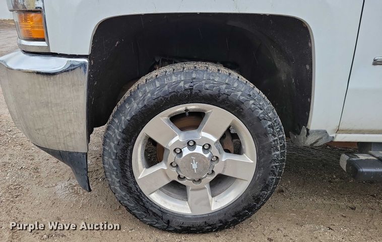 image for item NO9867 2017 Chevrolet Silverado 2500HD Crew Cab pickup truck