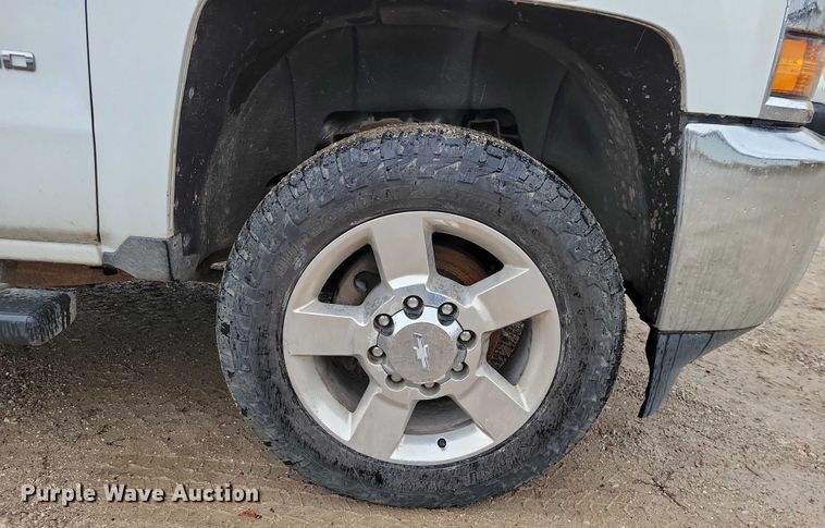 image for item NO9867 2017 Chevrolet Silverado 2500HD Crew Cab pickup truck